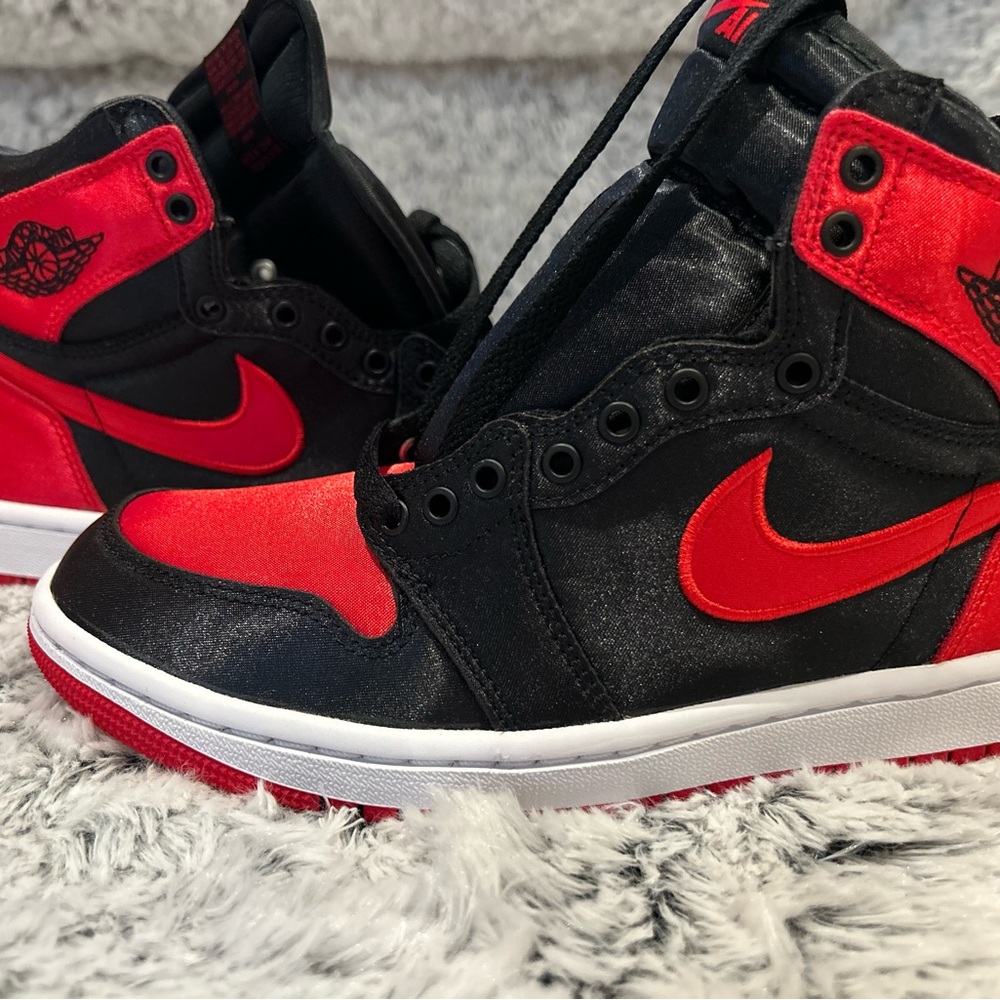 Women’s Air Jordan 1 retro Hi OG Satin edition